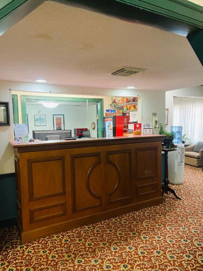 Senate Suites Extended Stay Hotel Topeka Zewnętrze zdjęcie