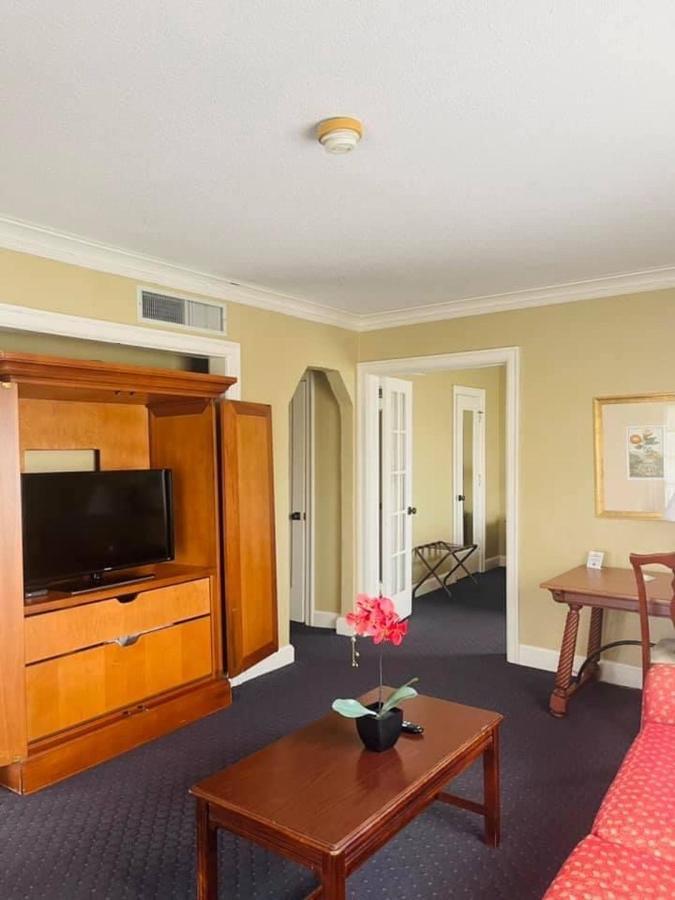 Senate Suites Extended Stay Hotel Topeka Zewnętrze zdjęcie