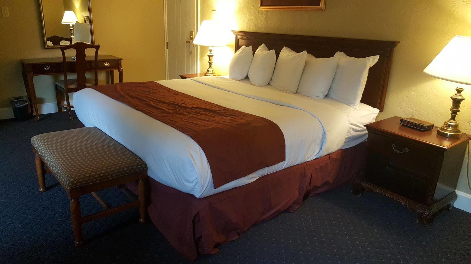 Senate Suites Extended Stay Hotel Topeka Zewnętrze zdjęcie