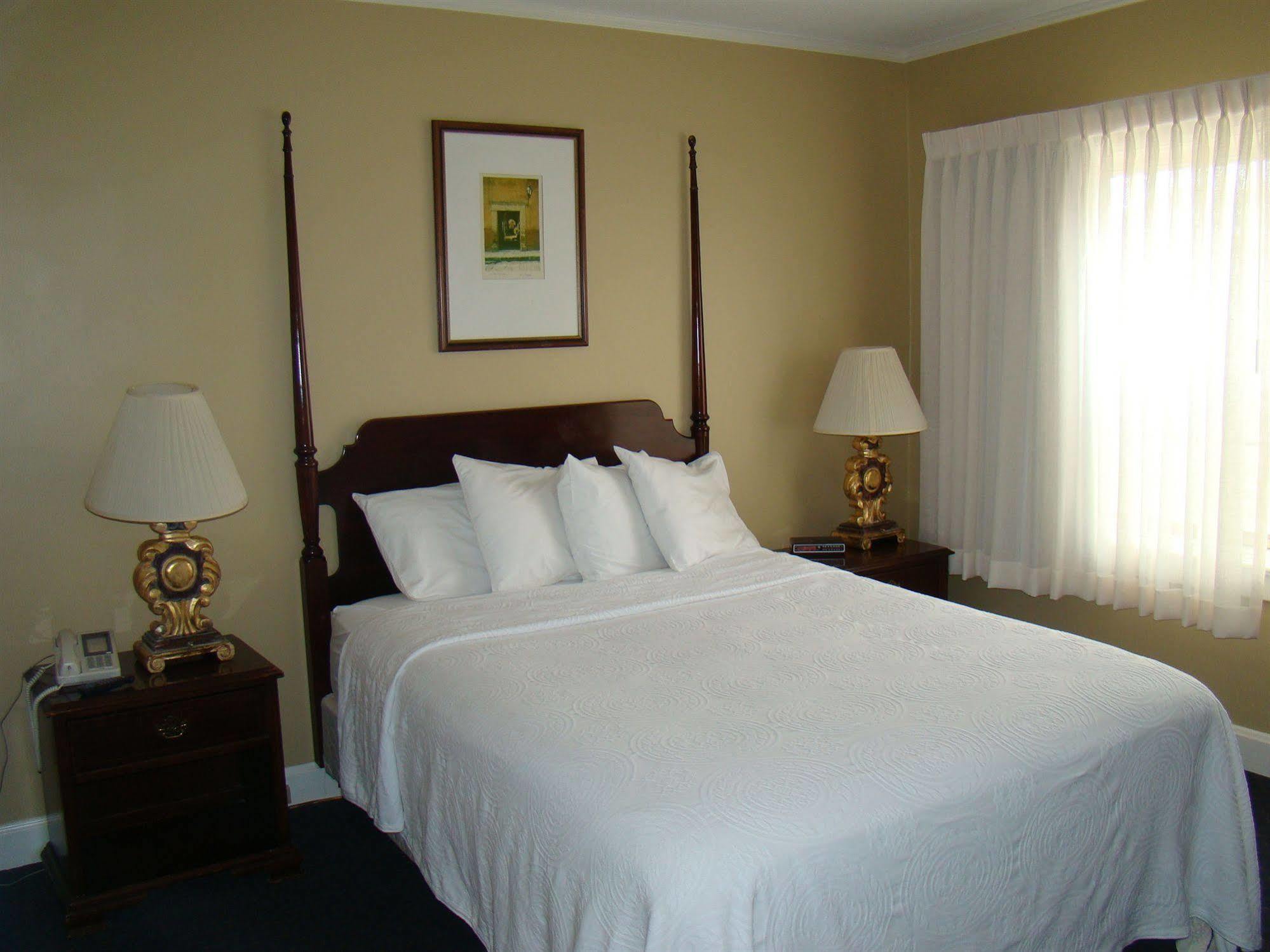 Senate Suites Extended Stay Hotel Topeka Zewnętrze zdjęcie