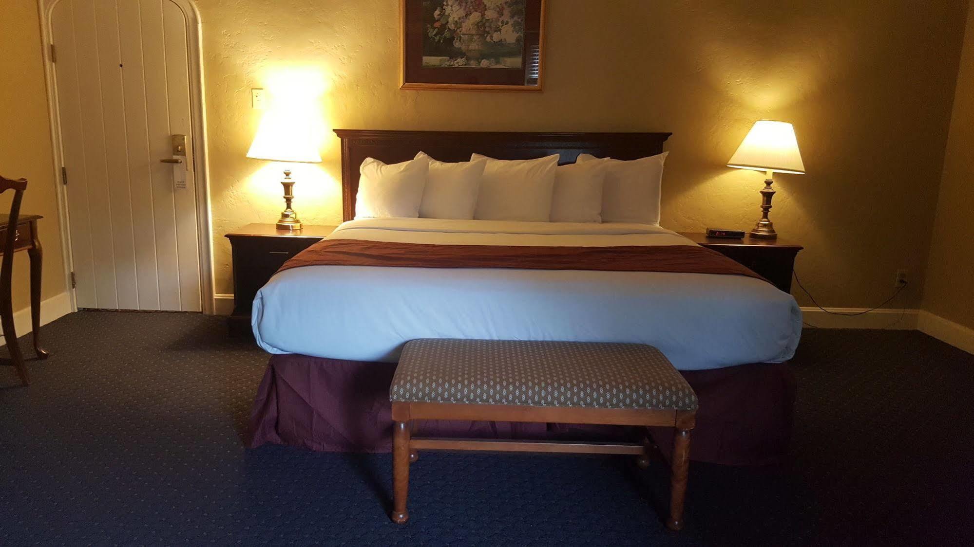 Senate Suites Extended Stay Hotel Topeka Zewnętrze zdjęcie